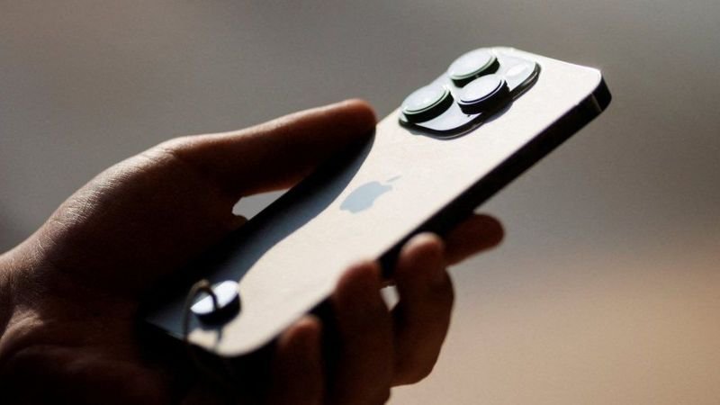 هاتف ايفون iPhone 15 Pro مميزات وعيوب