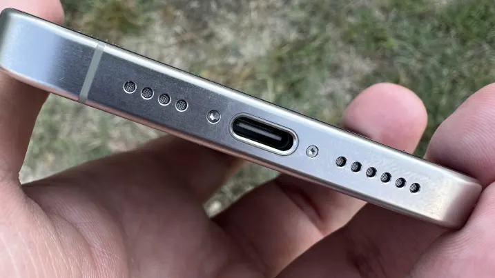 هاتف ايفون iPhone 15 Pro مميزات وعيوب