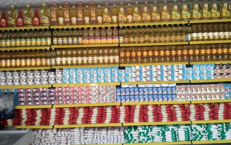 موعد خفض أسعار السلع الأساسية